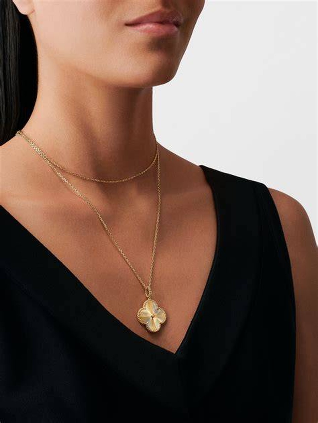 single motif at the neckline