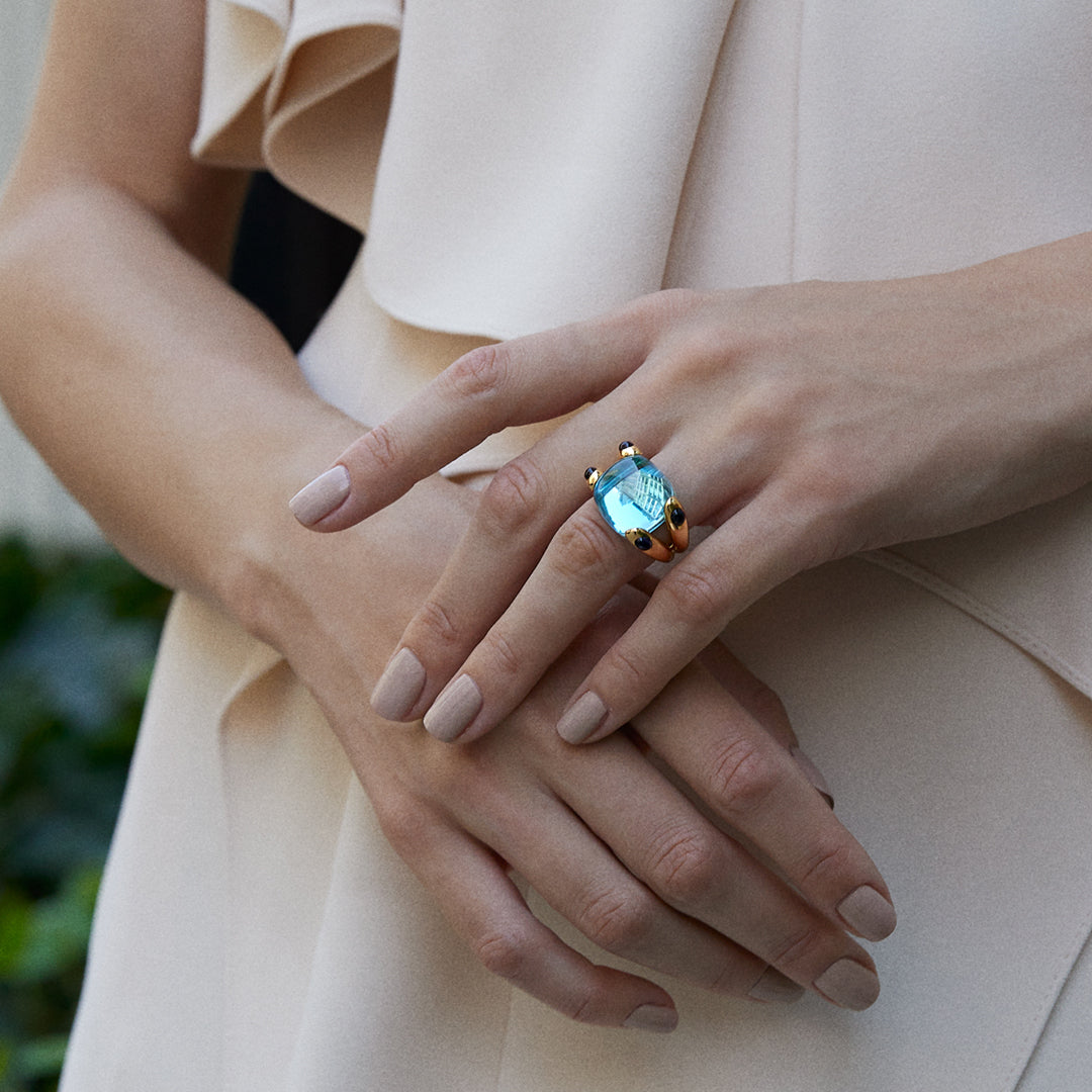 Candy Ring in Blue Topaz and Iolite detail