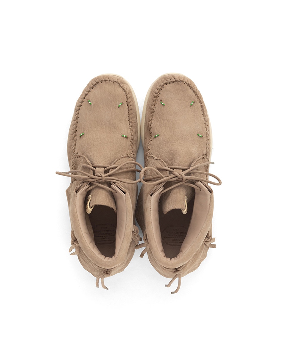 Lateral view showing the moc-toe apron