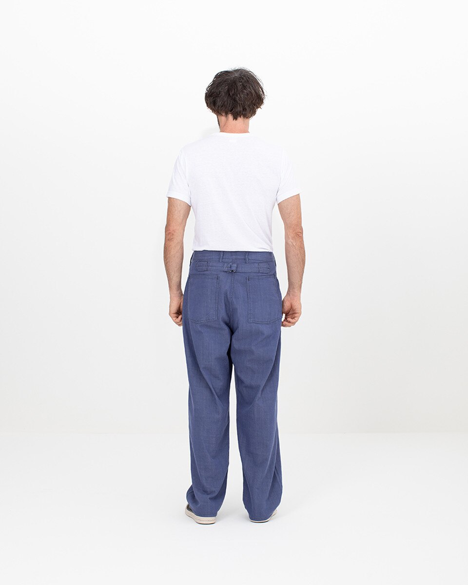 Pocket and waistband detail