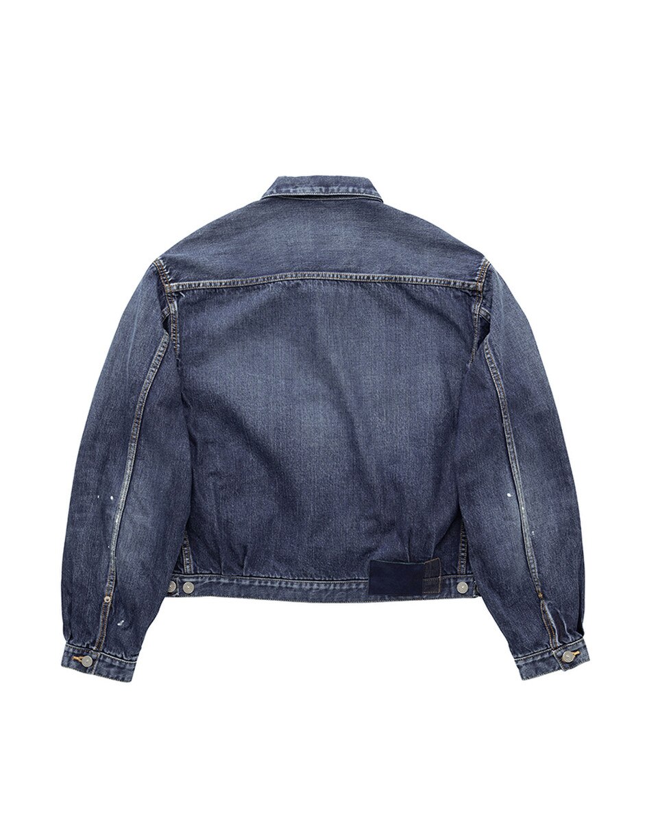 Back view with cropped trucker proportion