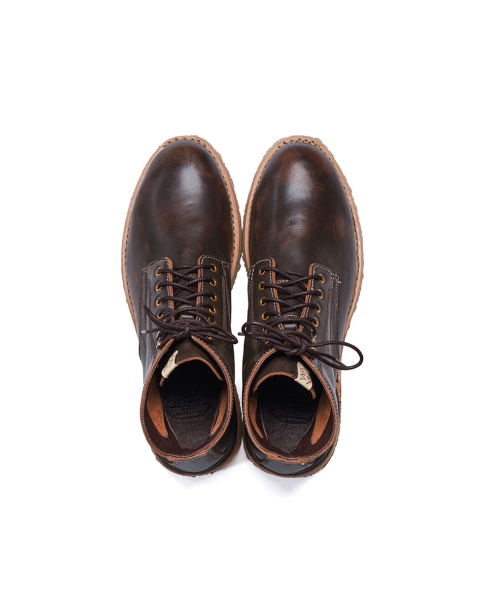 Quarter view with moc-toe stitching