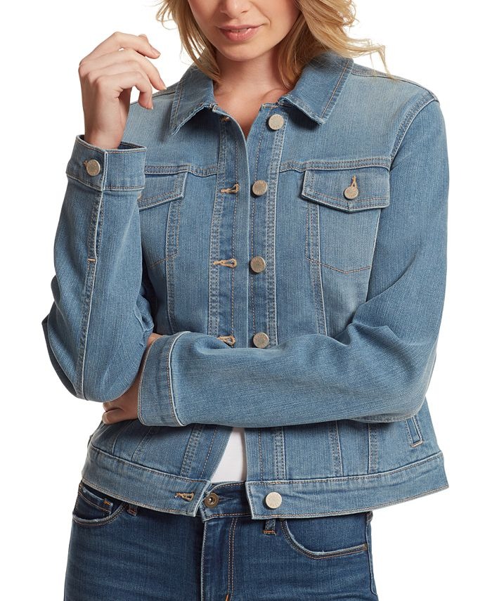 Front view with point collar and chest pockets