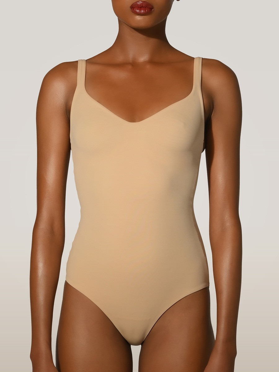 cup and neckline detail