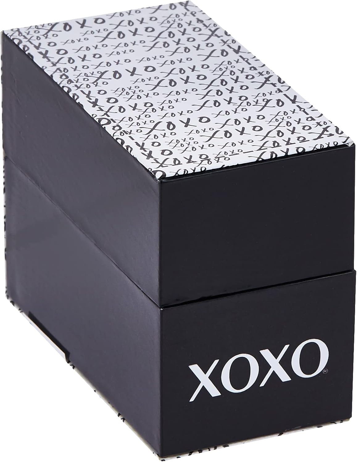 XO and heart charm detail