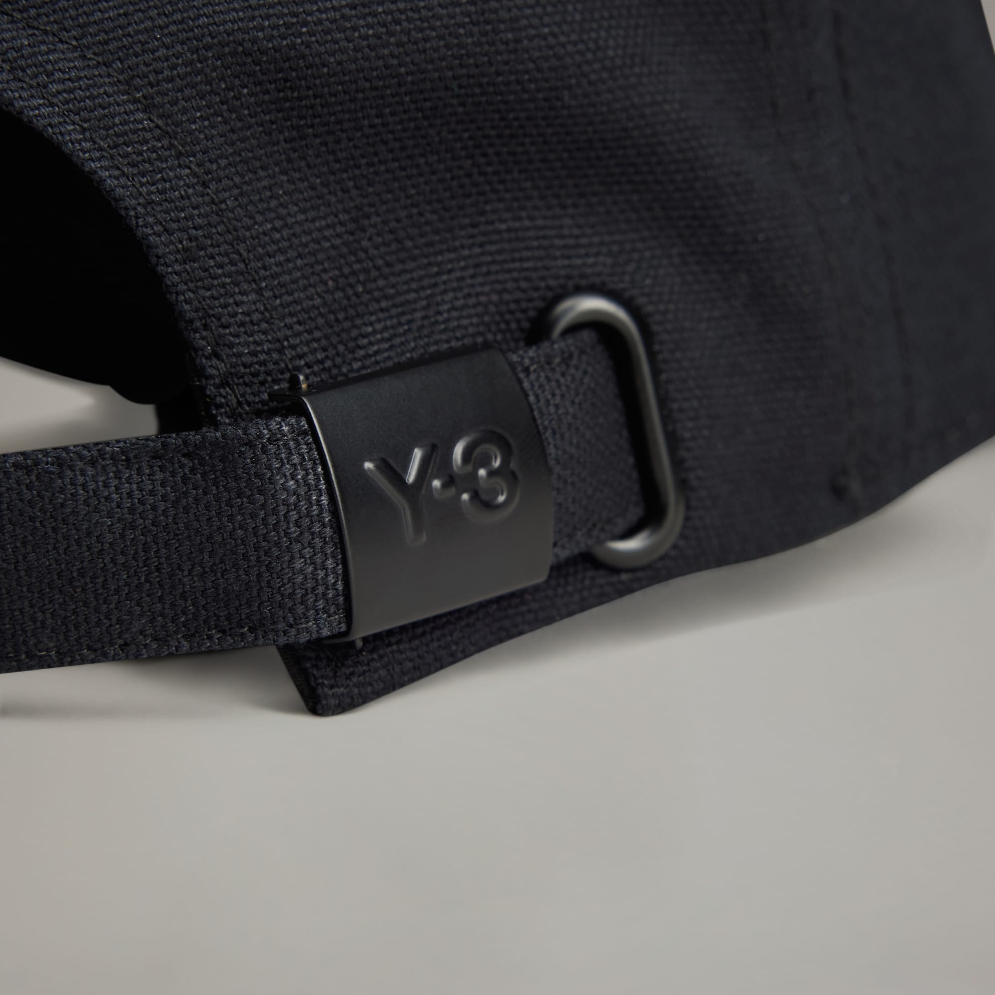 strap detail