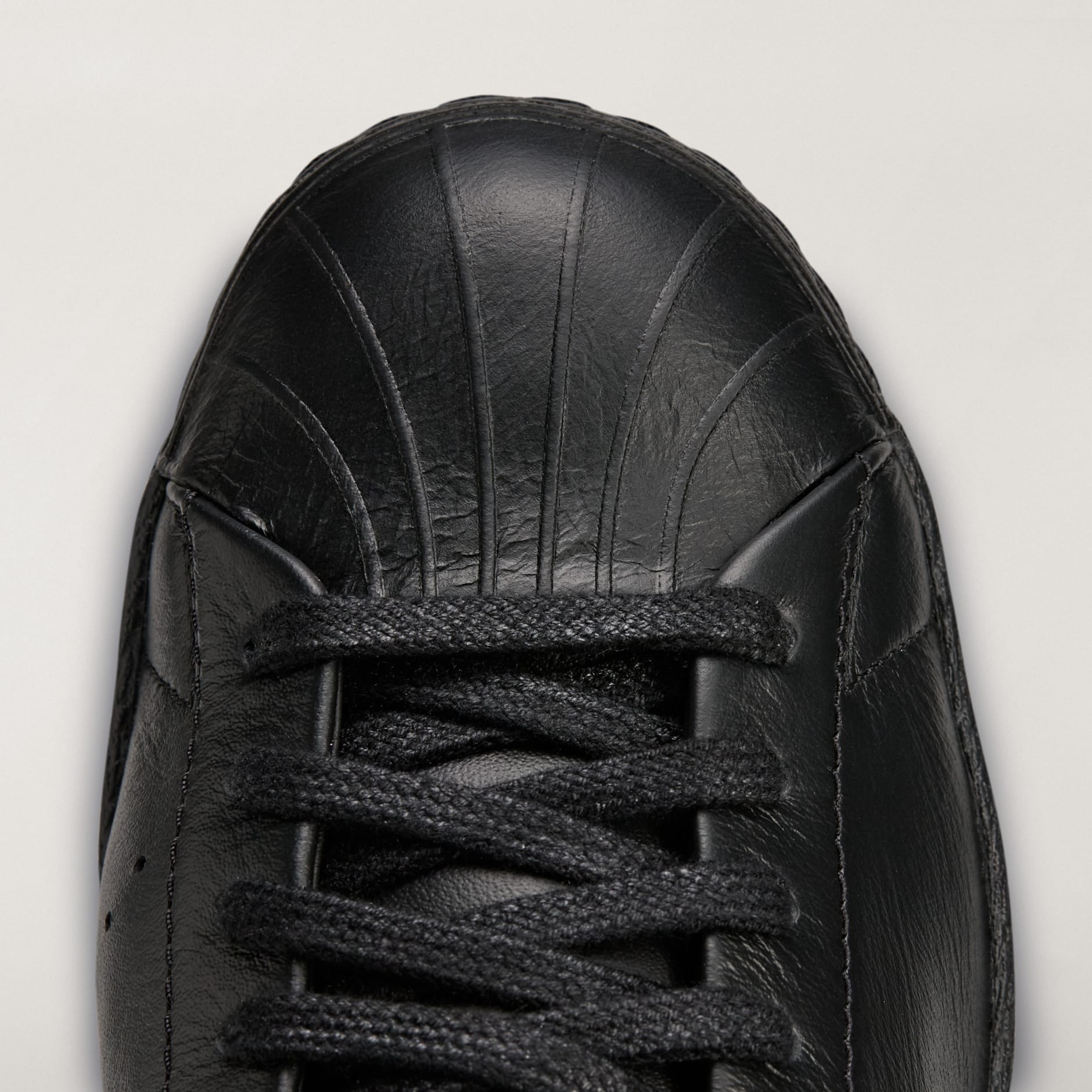 shell-toe detail