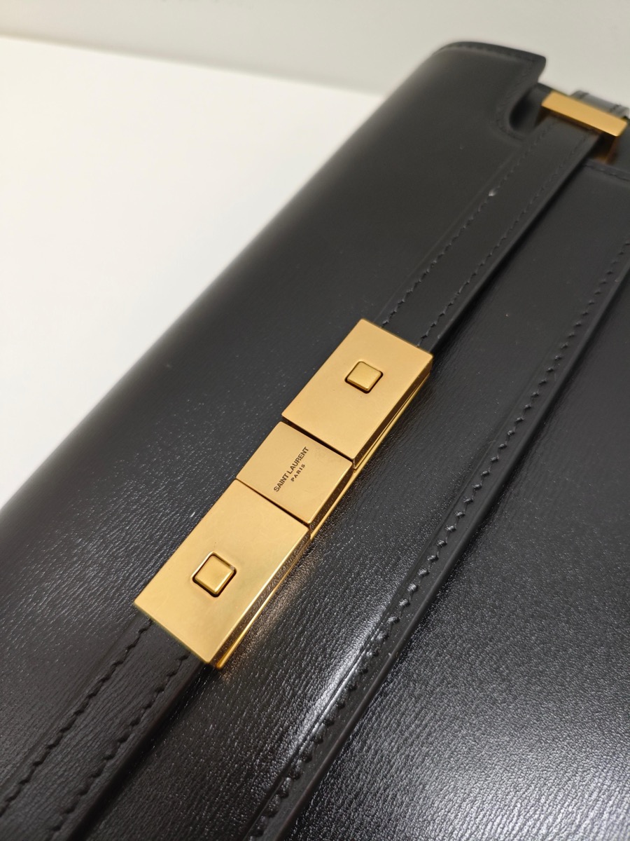 Detail of the gold turn-lock hardware engraved SAINT LAURENT PARIS