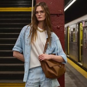 Chanel Bags, Full of Luxury Vibes</cn><cn>Chanel经典款 永不过时</cn><en>Chanel Iconic Style, Never Outdated