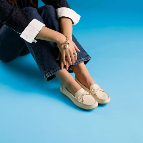Clarks Elliotte Sail Women's Cream Leather Moccasins