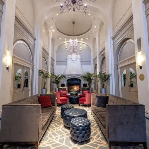Expedia select hotels last minute deals