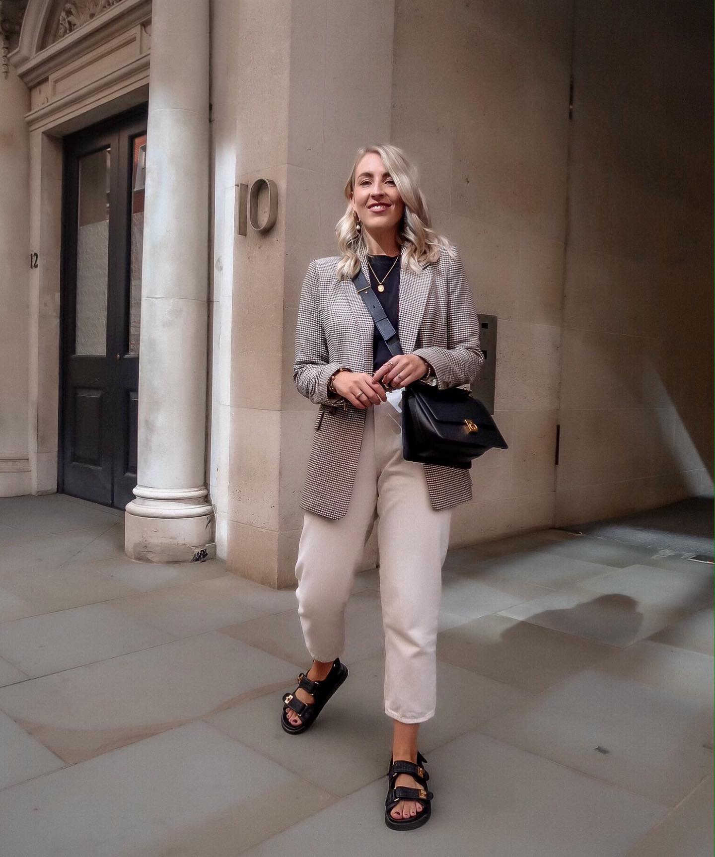 What to Wear in 60-Degree Weather: 5 Layering Formulas