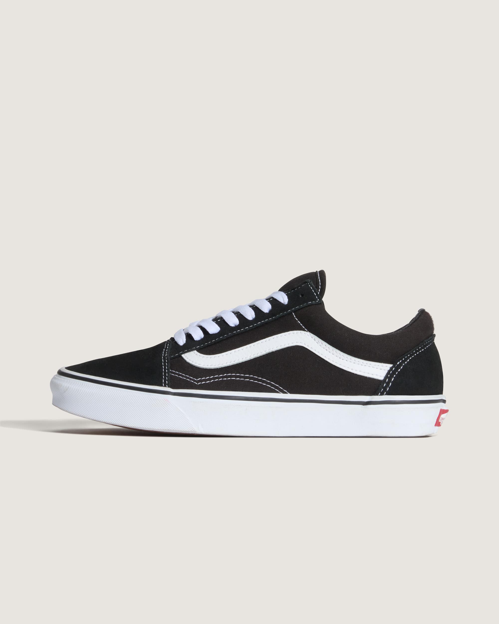 Vans Old Skool sneaker in black with a white Sidestripe